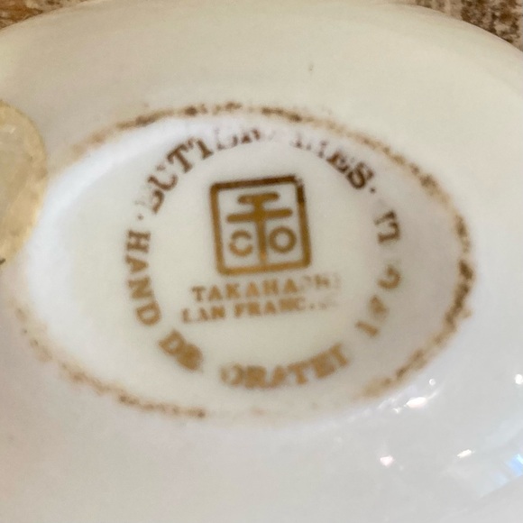 Takahashi Ceramic Egg Trinket Box with Gold Butterfly - Picture 14 of 16